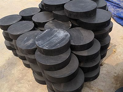 西宁板式橡胶支座由若干层橡胶片与薄钢板经加压硫化